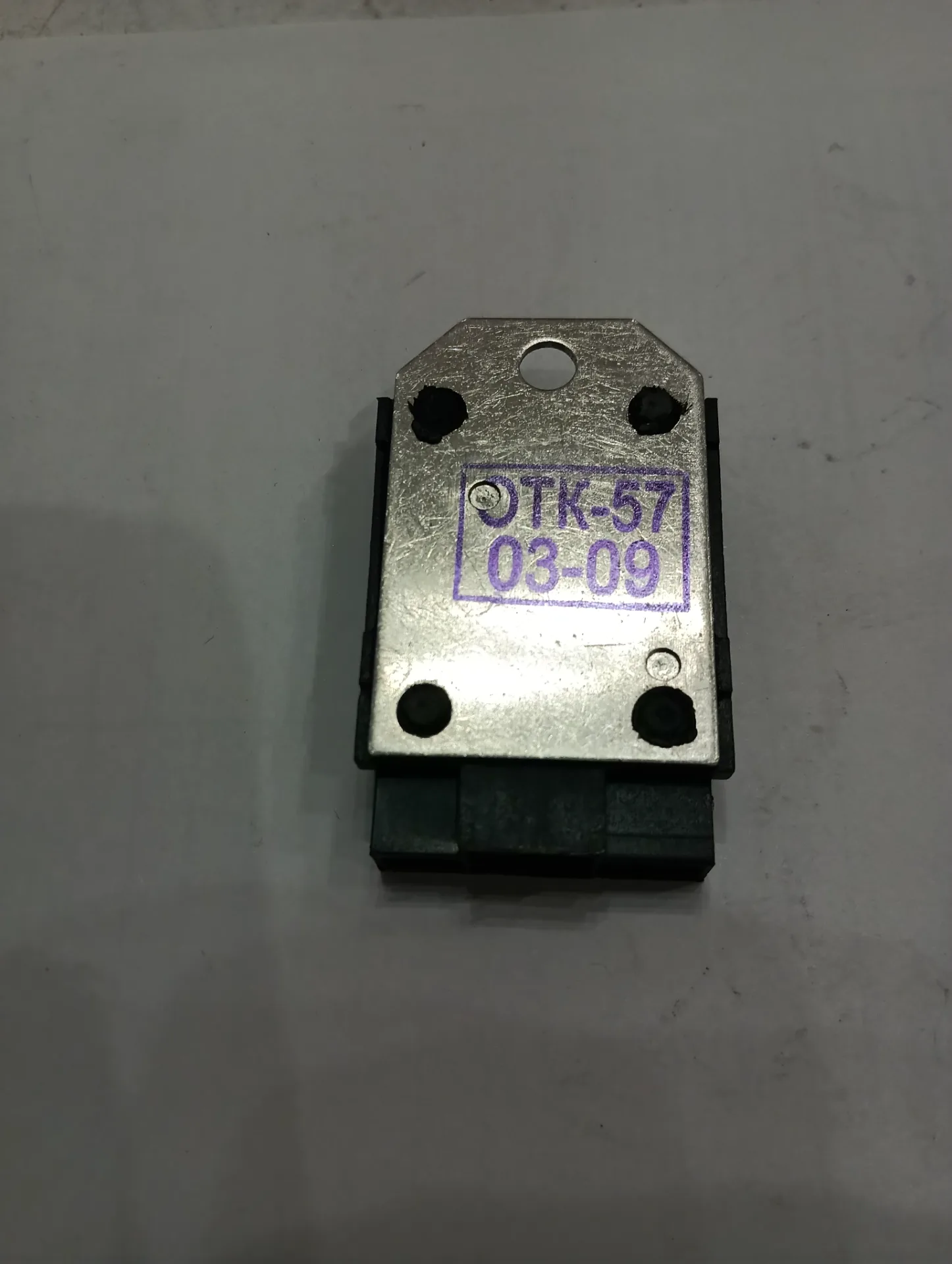 Реле регулятор напряжения ГАЗ-2410-3302 2