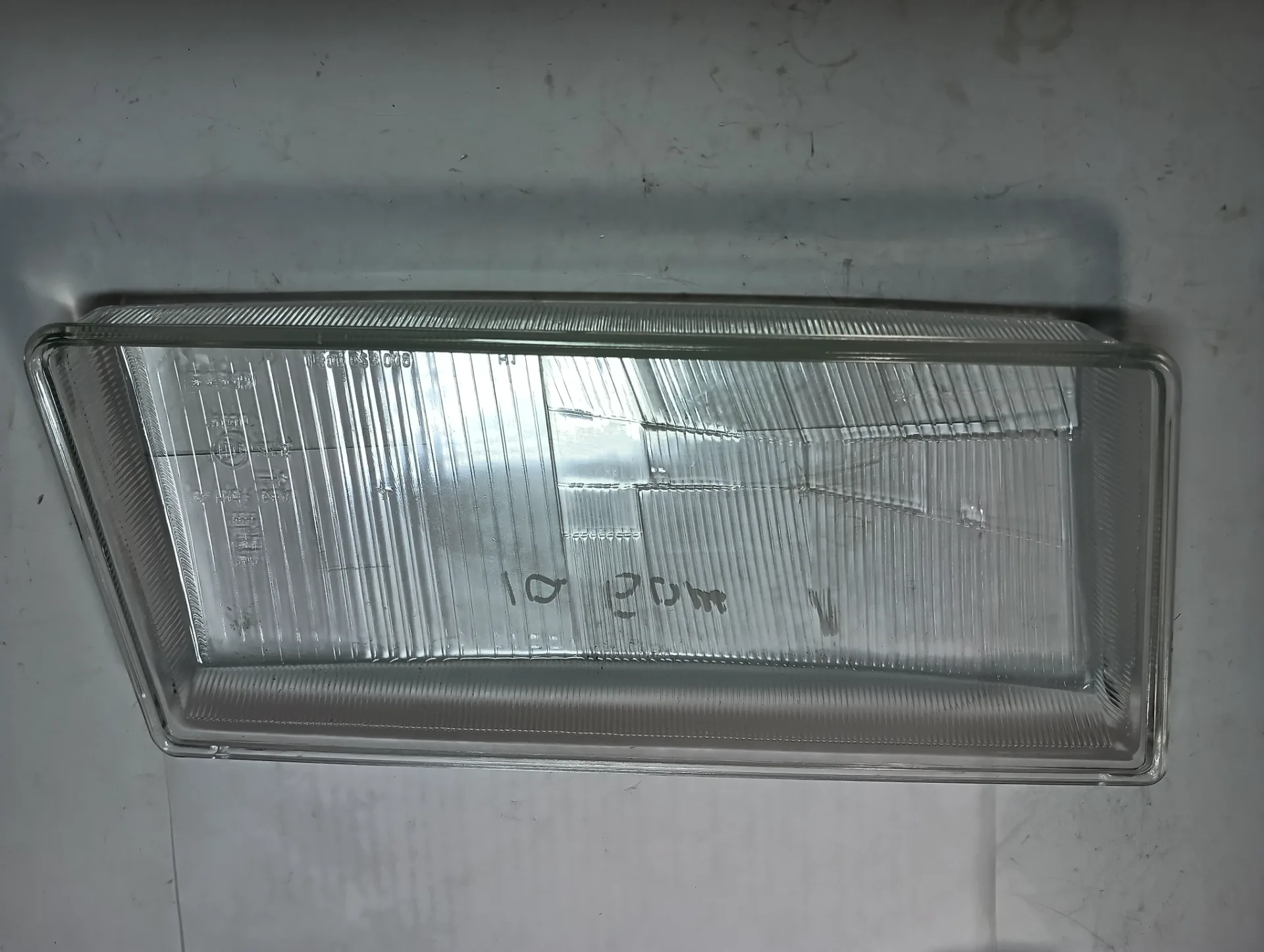 Стекло фары ВАЗ-2110 левой BOSCH 2