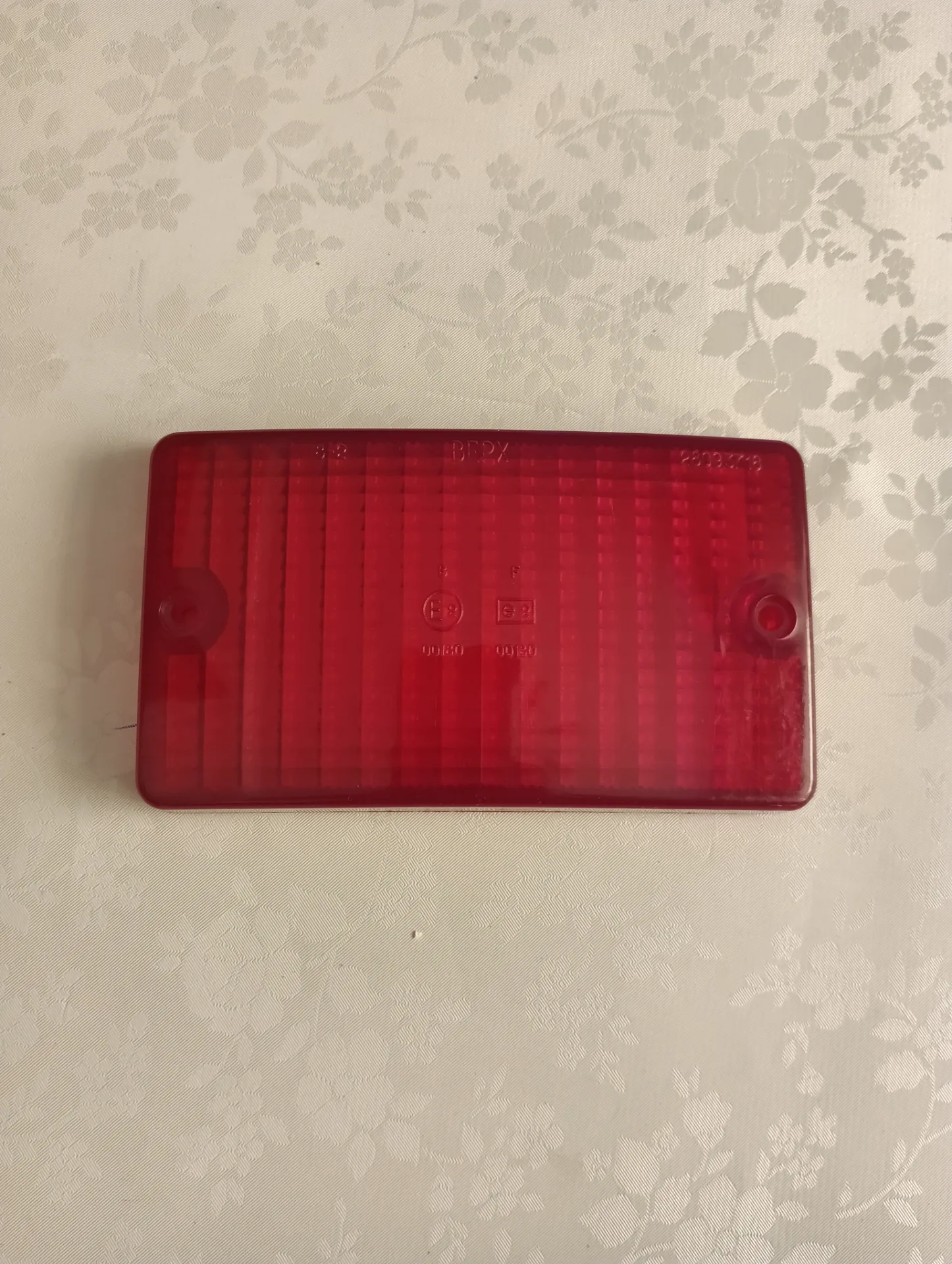 Стекло фонаря противотум. задн. красн.