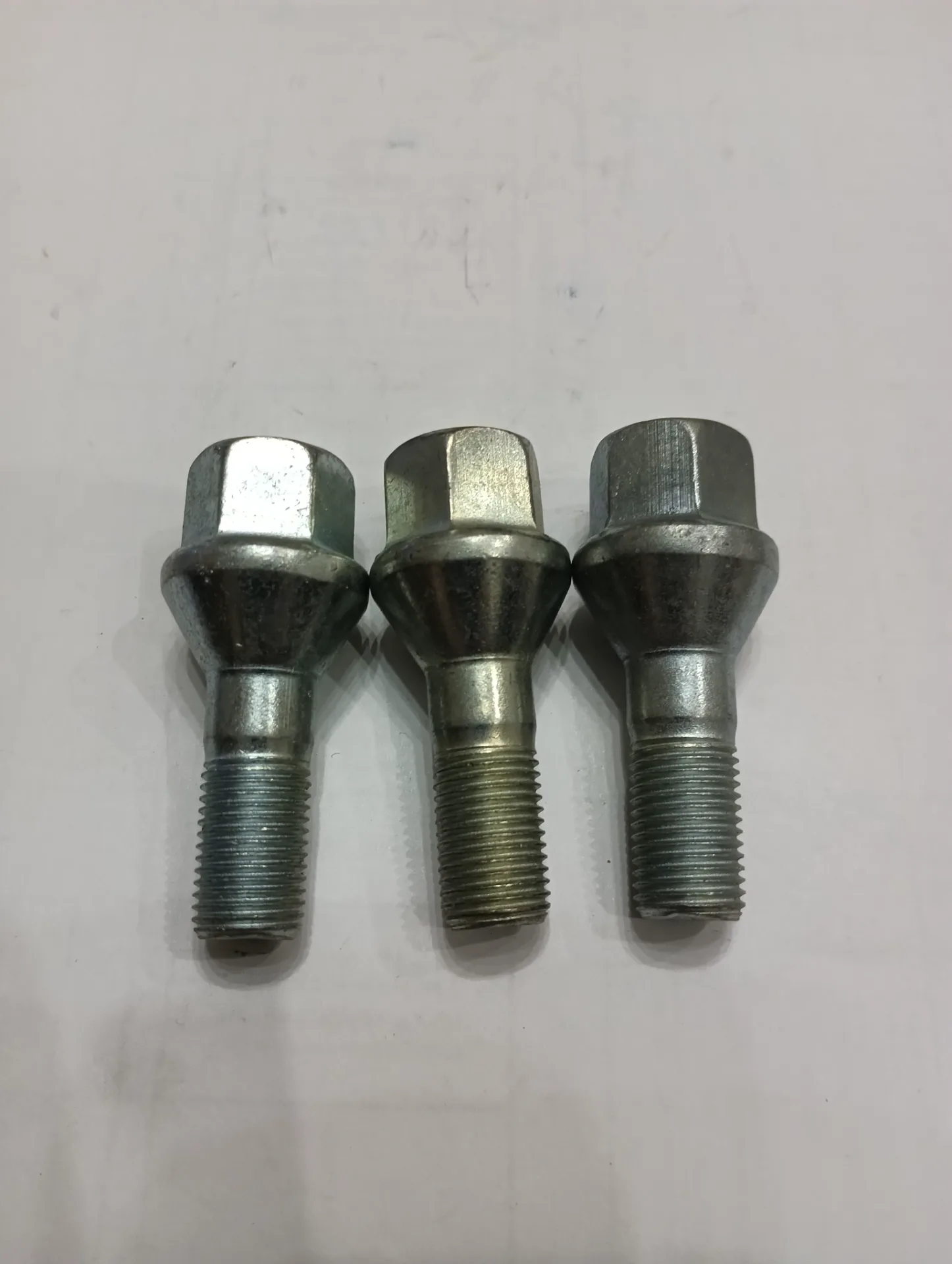 Болт Газ-3110, 31105 колесный 2