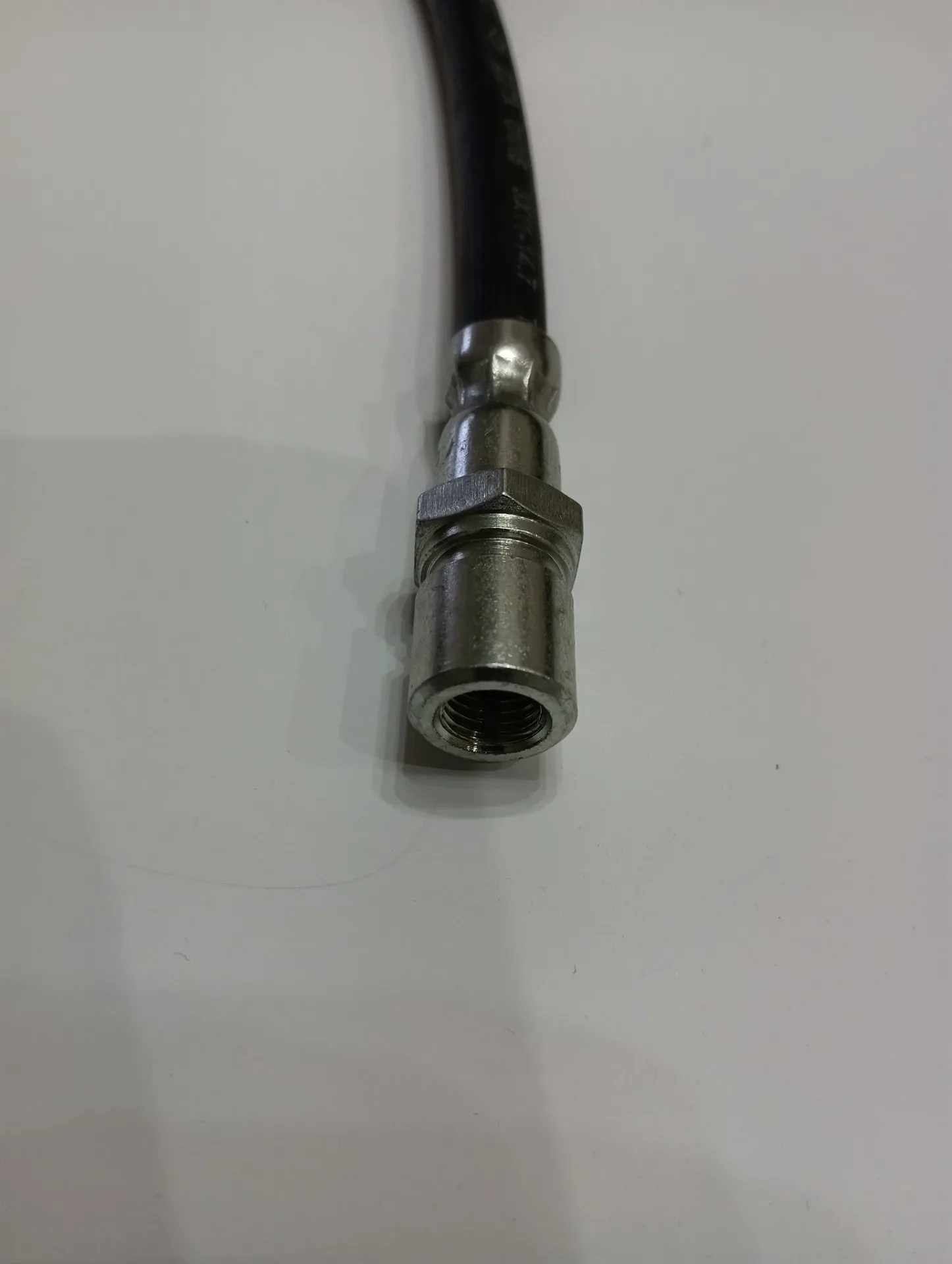 Шланг ГАЗ-24 10 тормозной передний 2