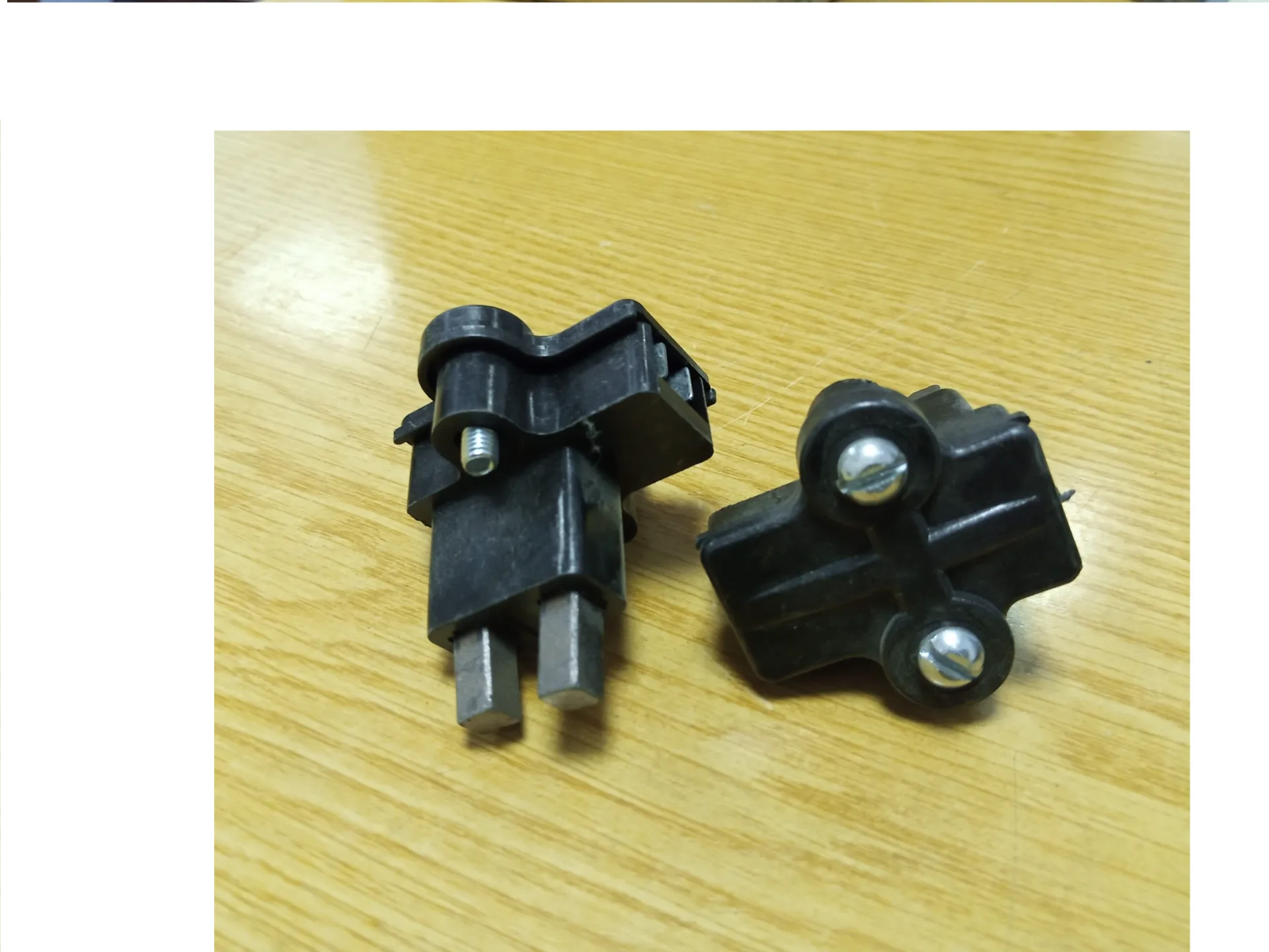 Щеткодержатель генератора УАЗ 2