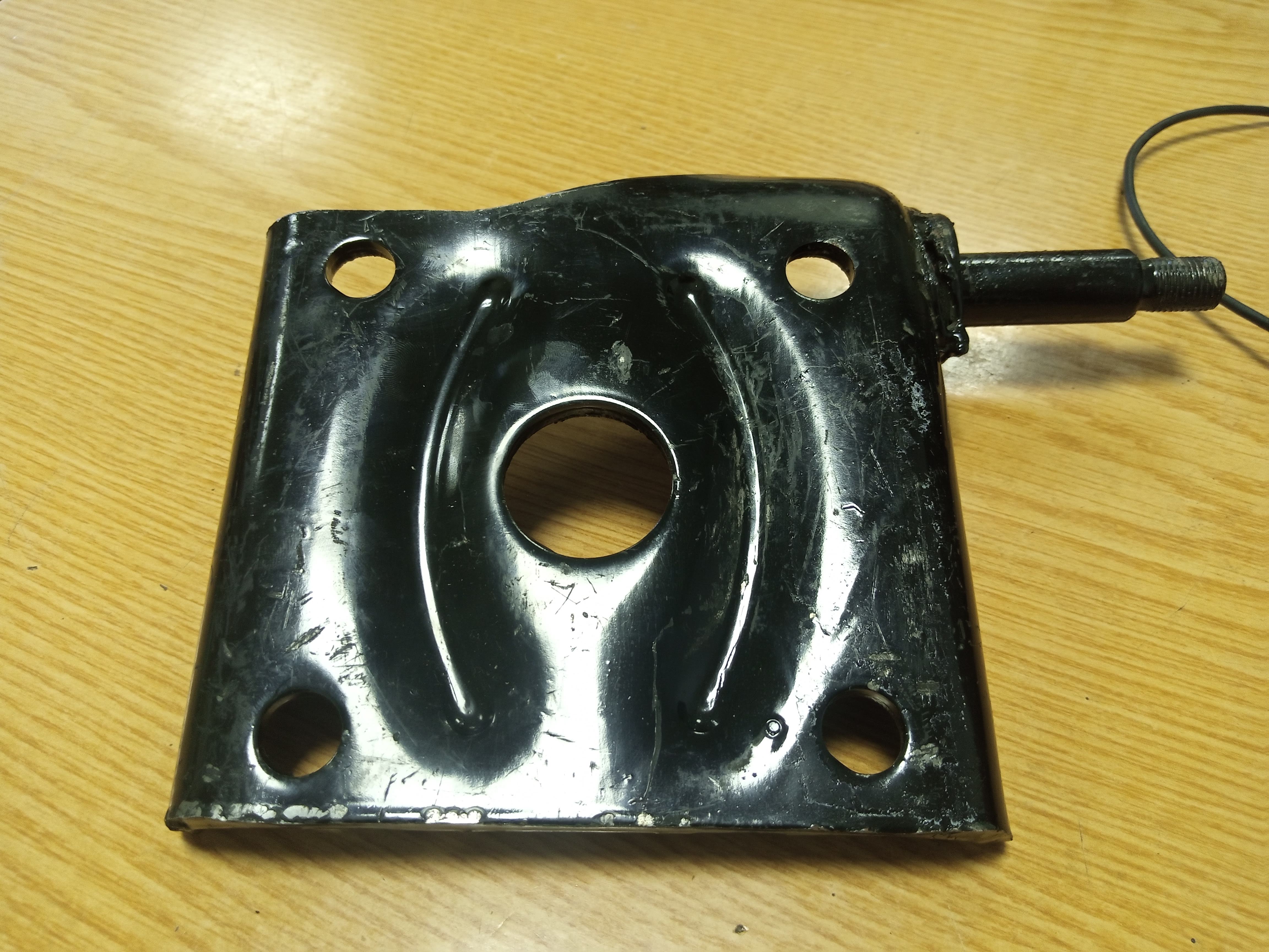 Подкладка ГАЗ-24 рессоры правая с пальцем 2