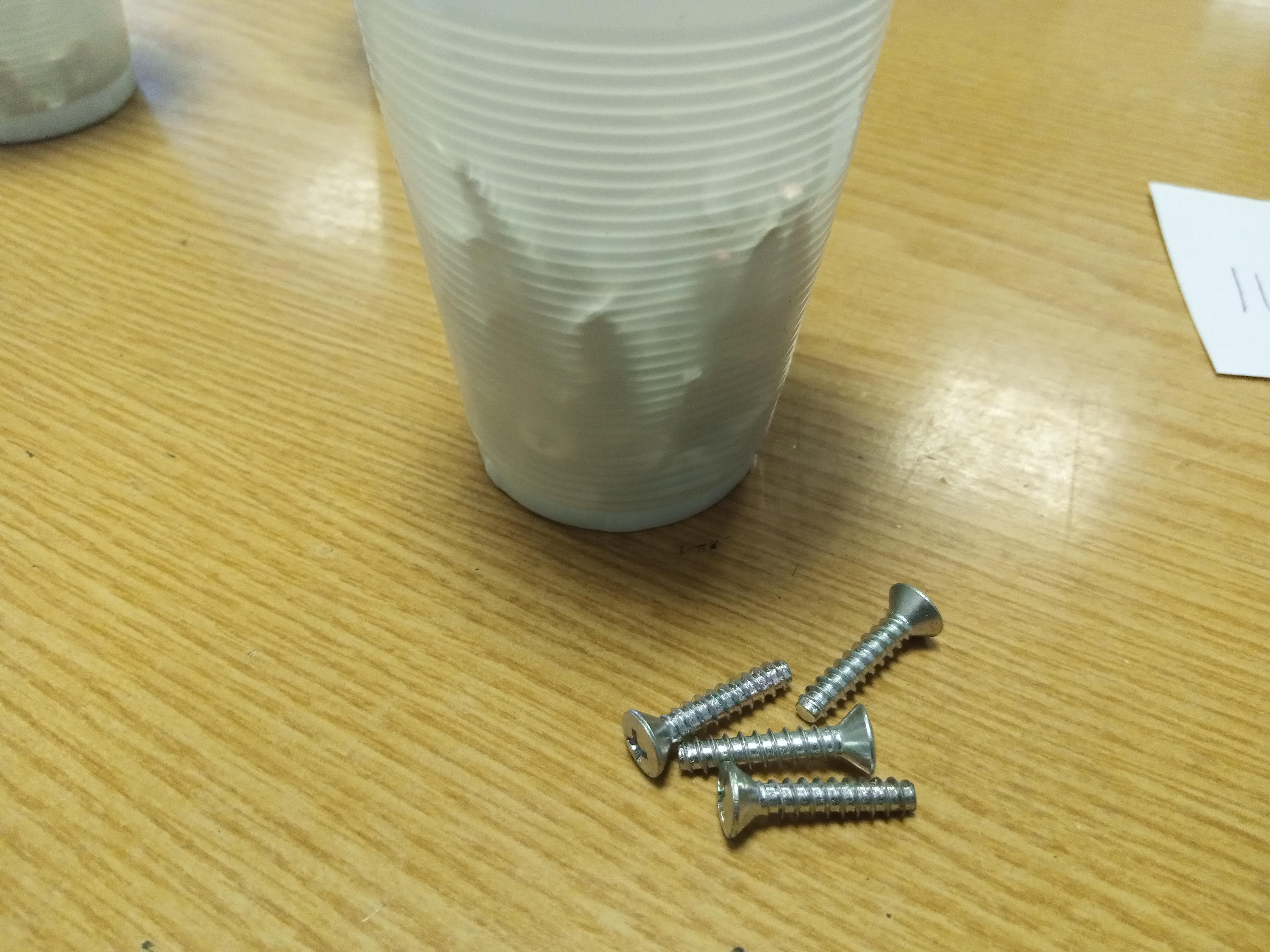 Шуруп белый 22х4 мм