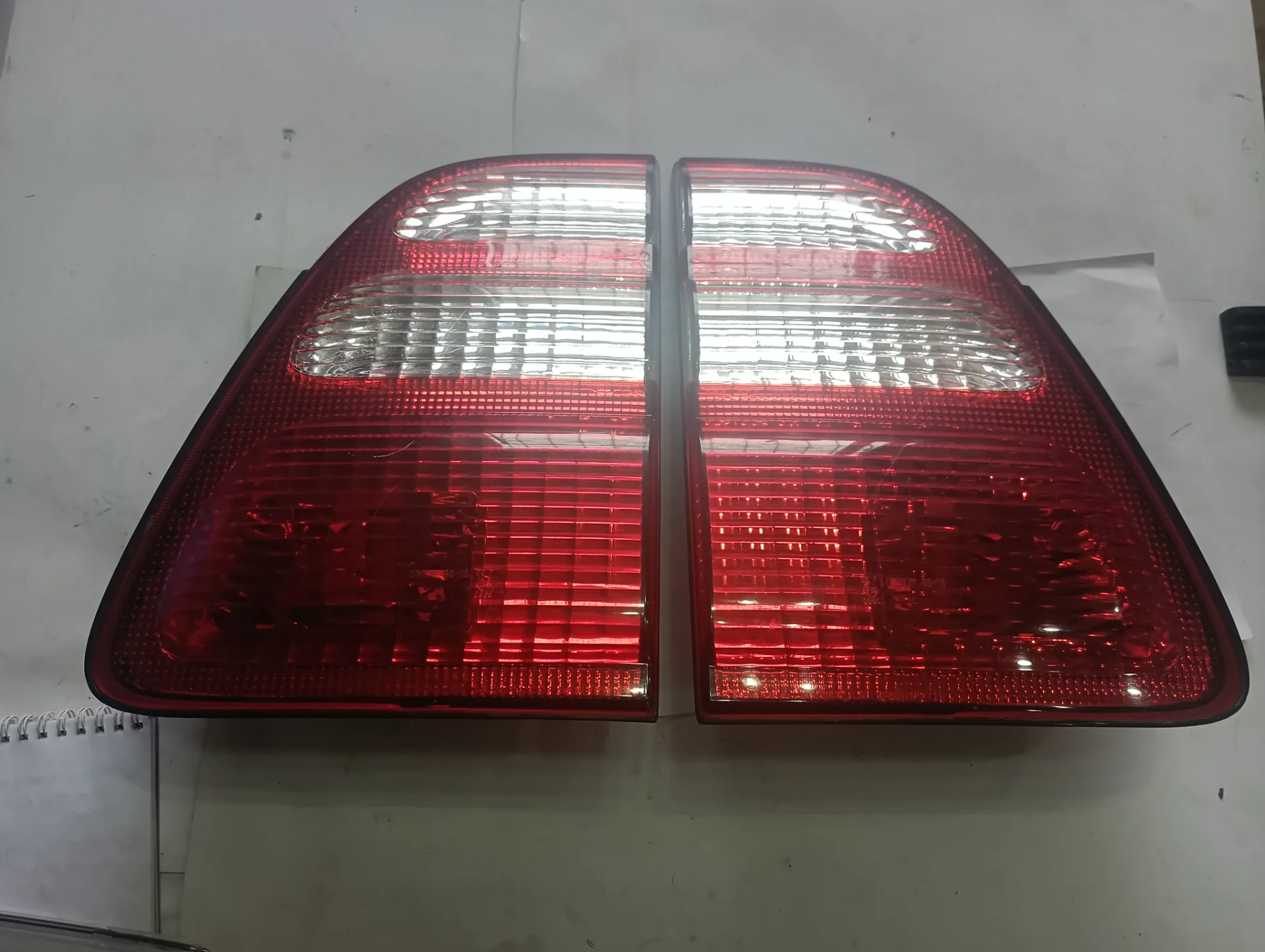 Фонарь задний внутрений Тойота ЛК 100VX лев+прав