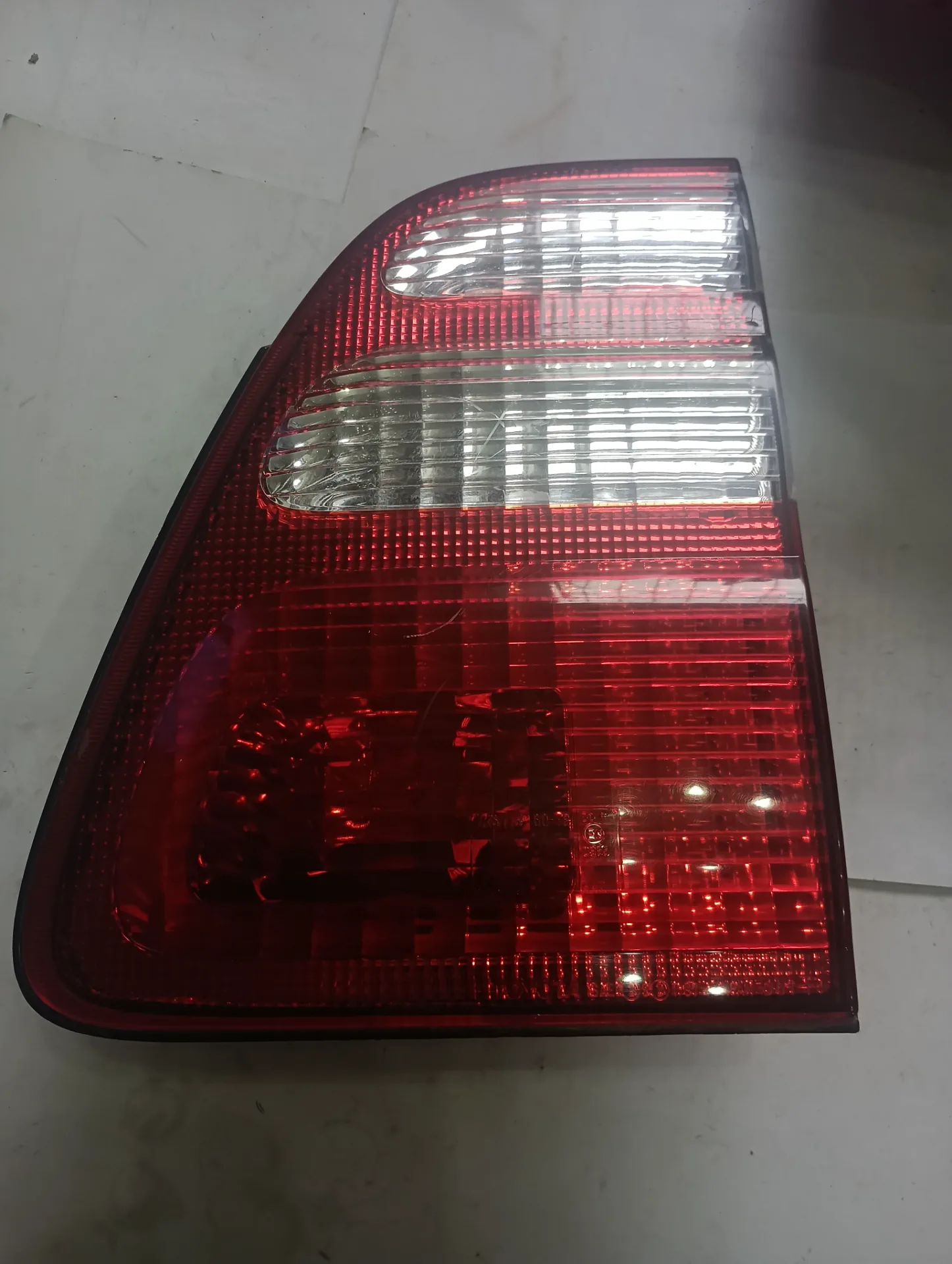 Фонарь задний внутрений Тойота ЛК 100VX лев+прав 3