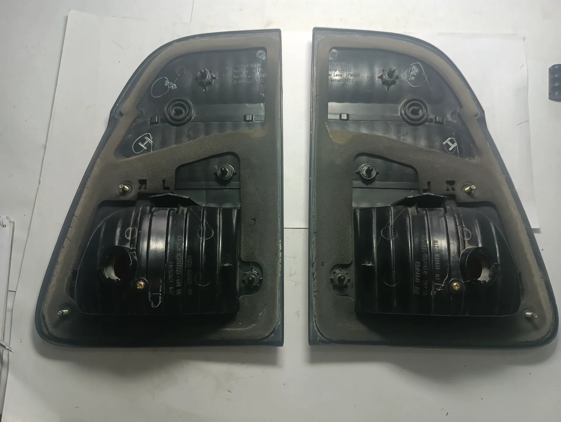 Фонарь задний внутрений Тойота ЛК 100VX лев+прав 5