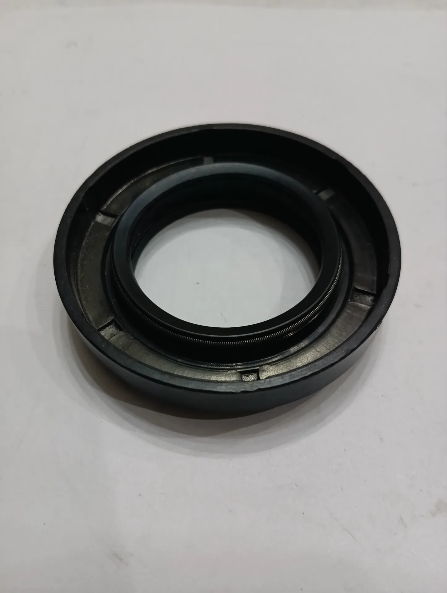 Сальник УАЗ 42х68х10х15,5 хвостовика и разд коробки 2