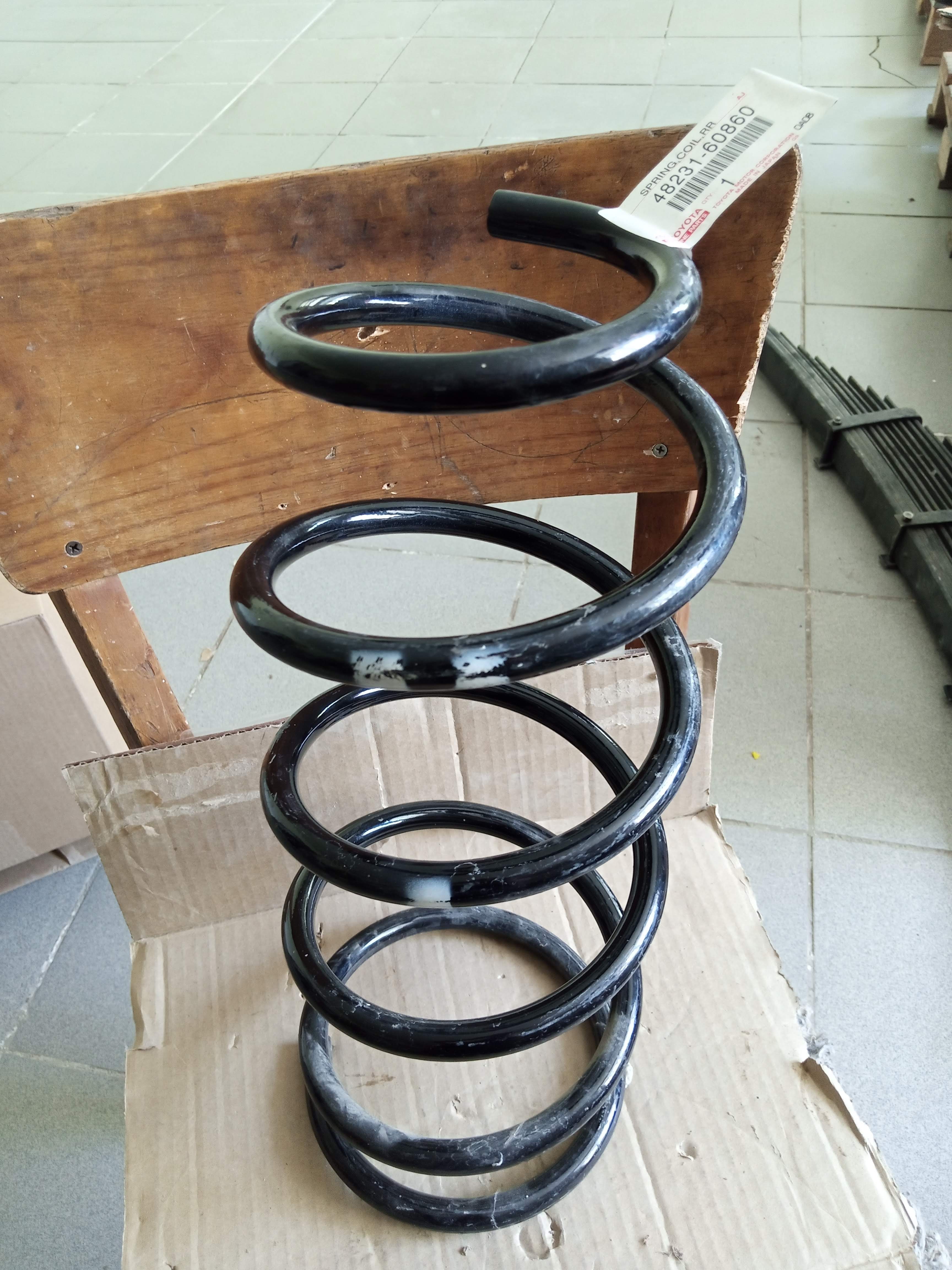 Пружина Тойота ЛК 80 задняя 2