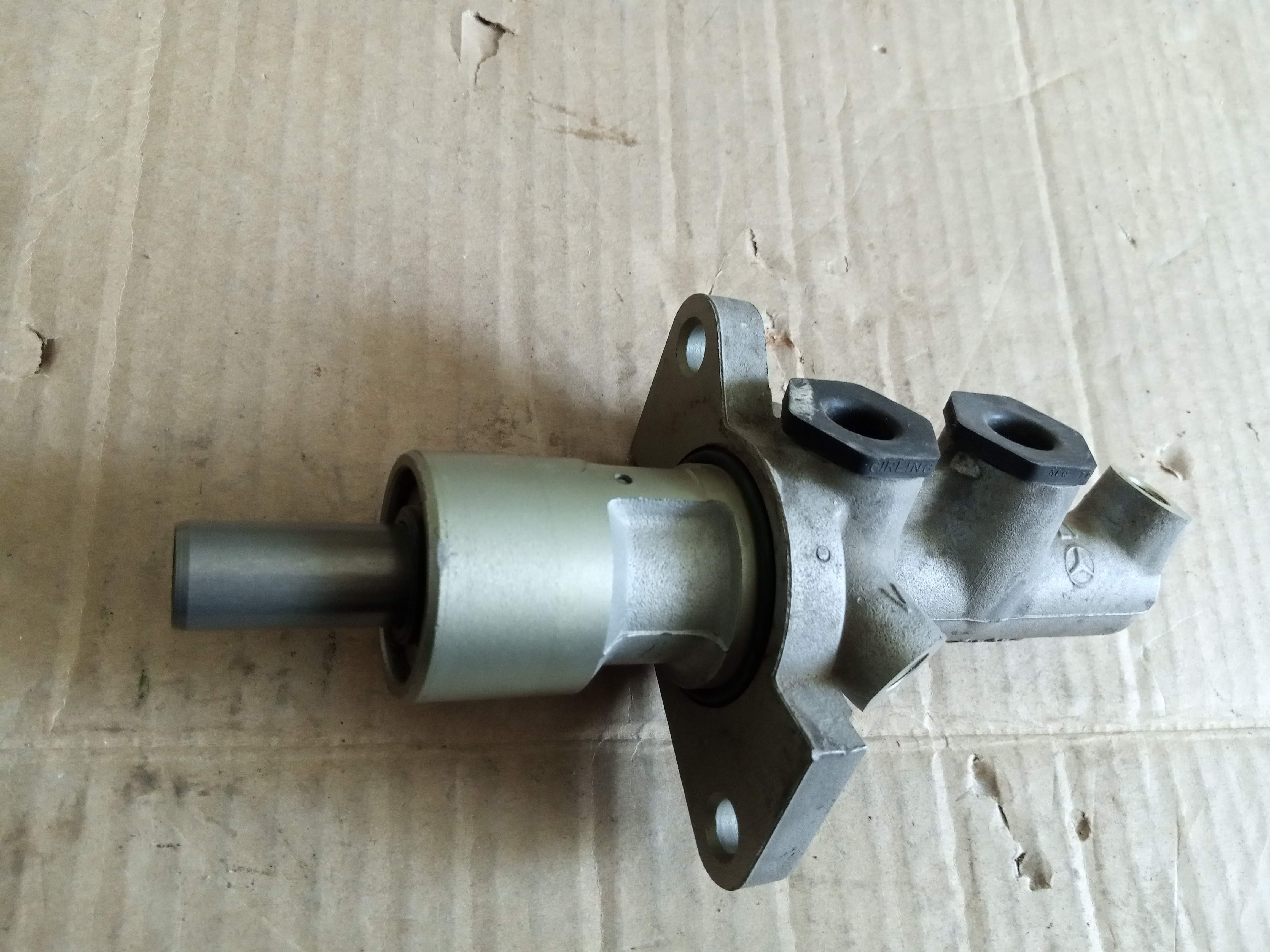 Цилиндр главный тормозной Girling 3