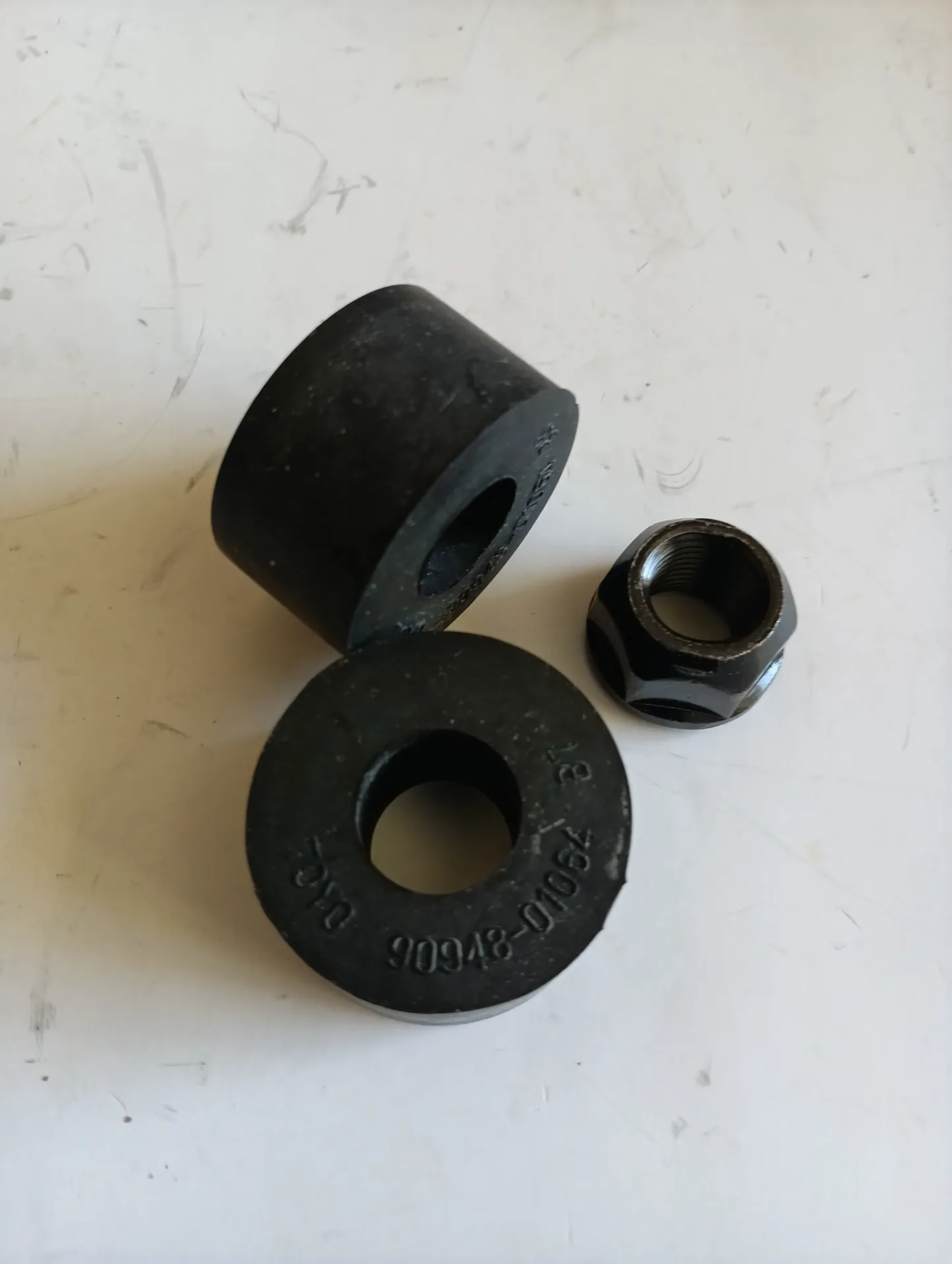 Втулки амортизатора Toyota Land Cruiser 100, 200