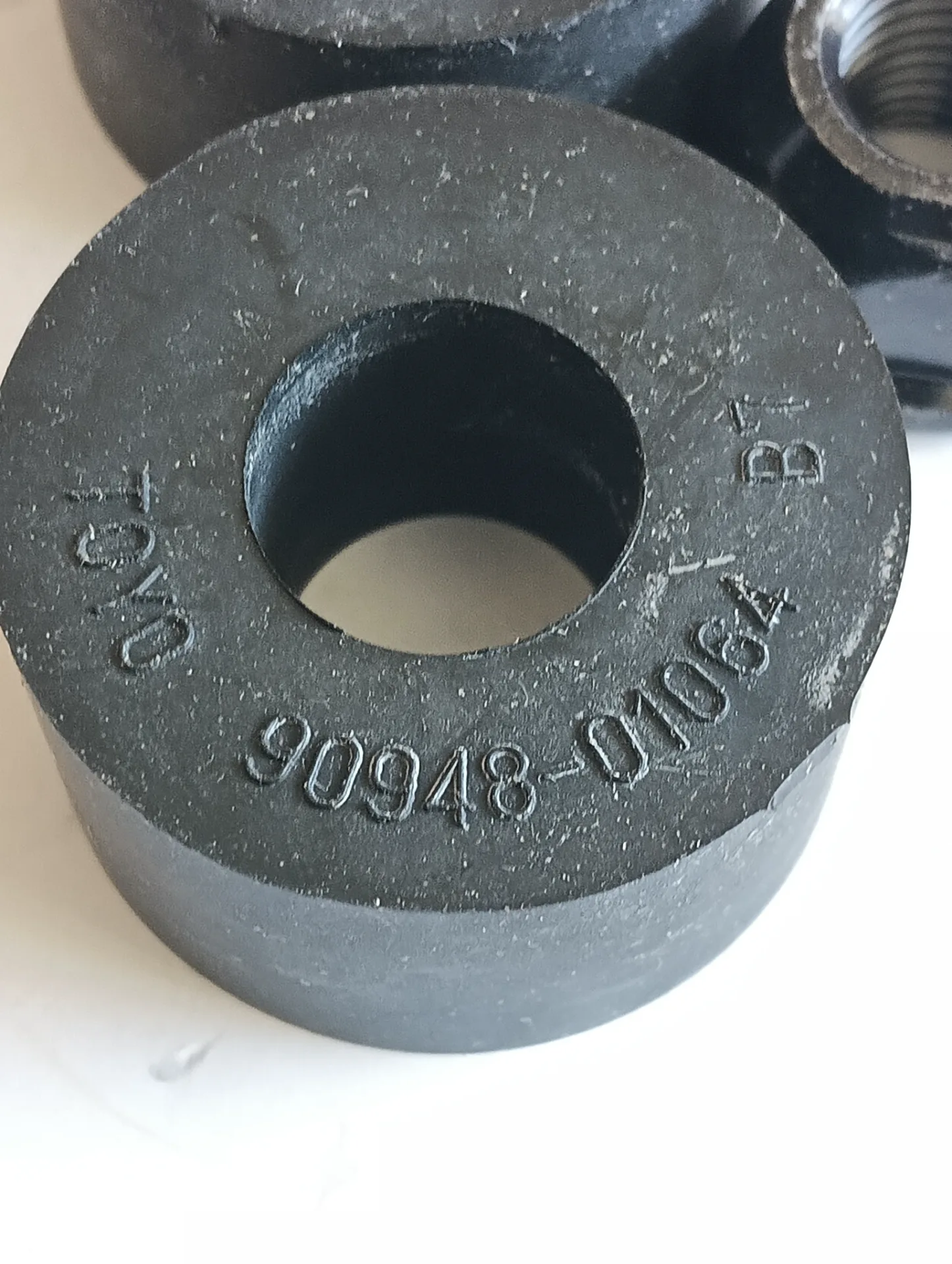 Втулки амортизатора Toyota Land Cruiser 100, 200 3