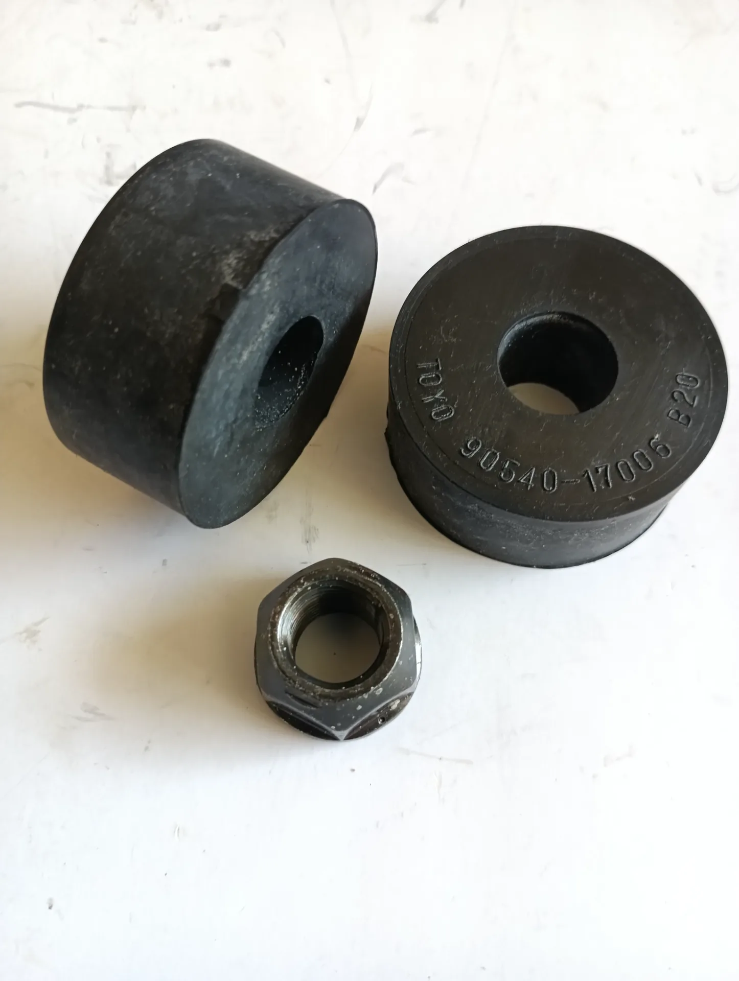 Втулки амортизатора Toyota Land Cruiser (J100) 98-07