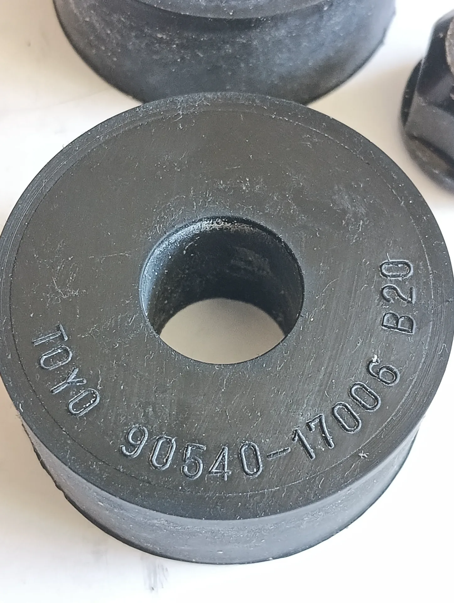 Втулки амортизатора Toyota Land Cruiser (J100) 98-07 3