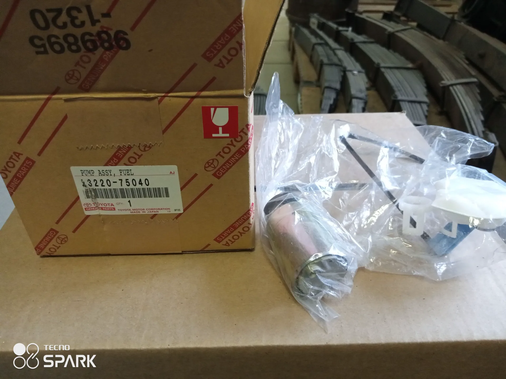 Насос топливный Toyota Camry, Hilux 2