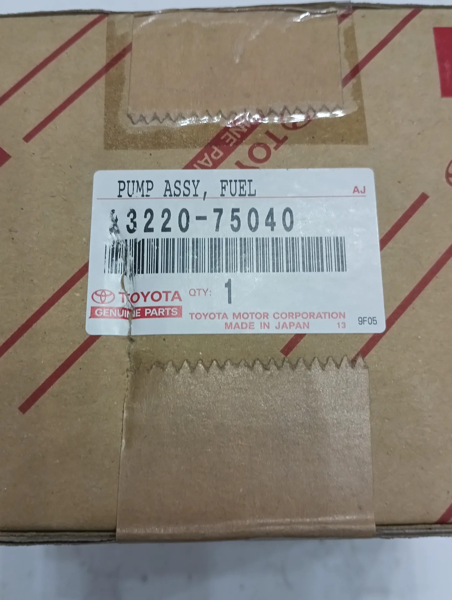 Насос топливный Toyota Camry, Hilux 3